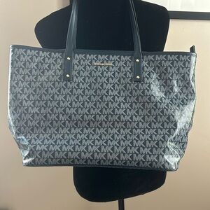 Michael Kors Logo Carter Large Top Zip Tote